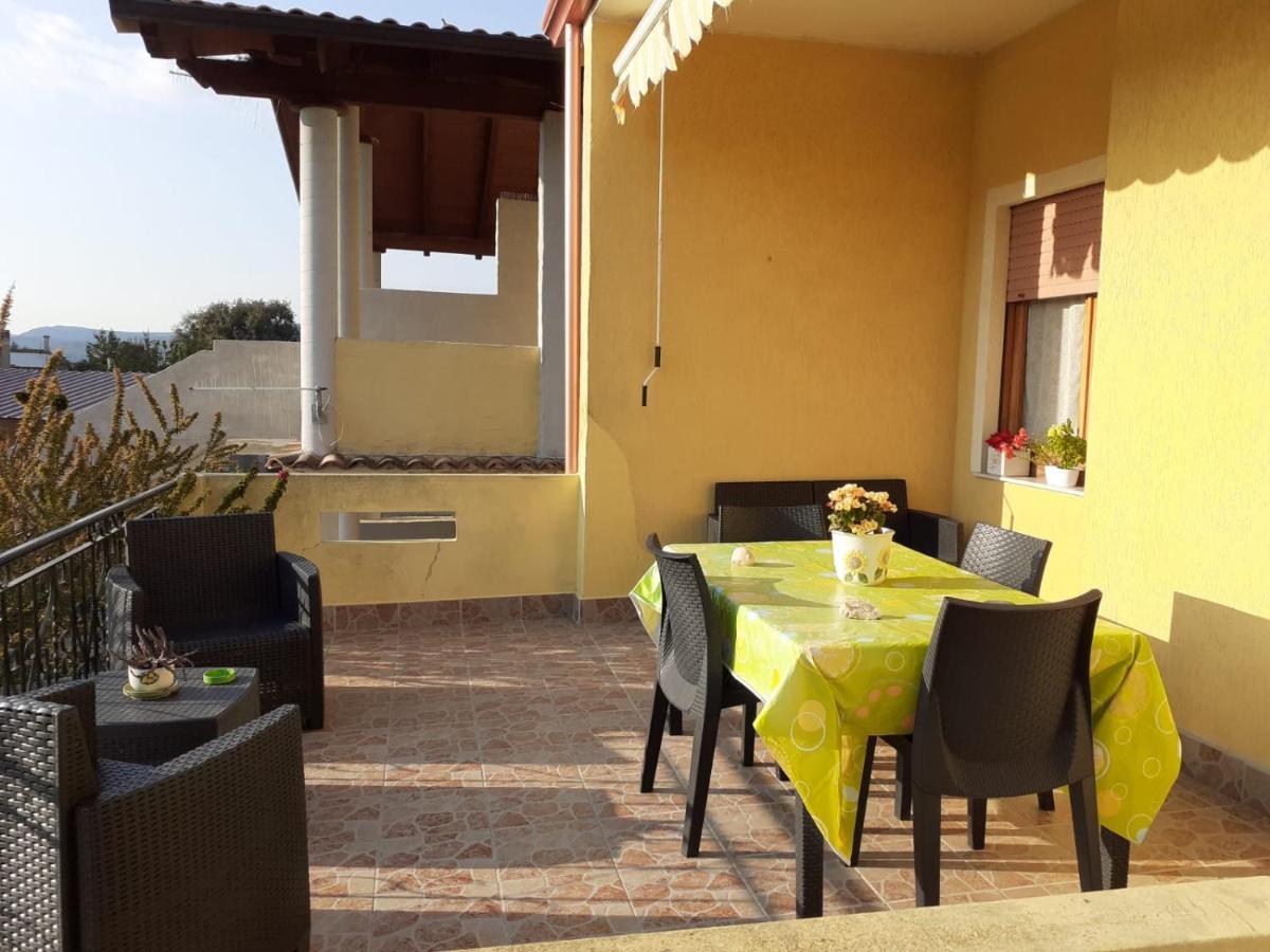 B&B Anna Piscinas Buitenkant foto