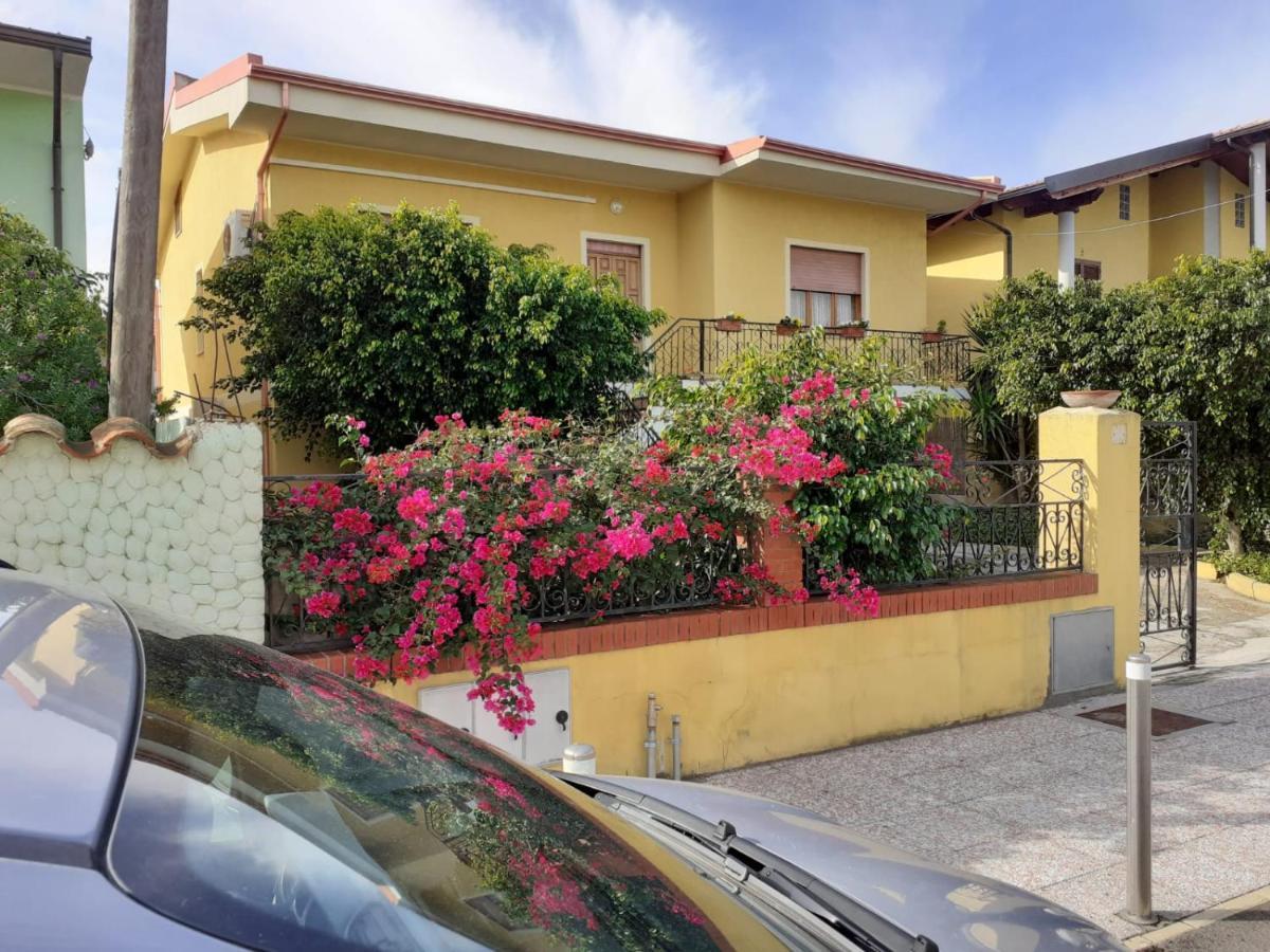 B&B Anna Piscinas Buitenkant foto