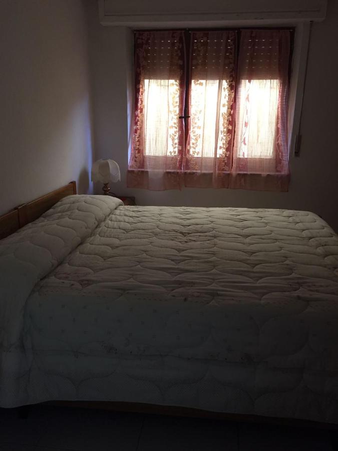 B&B Anna Piscinas Buitenkant foto