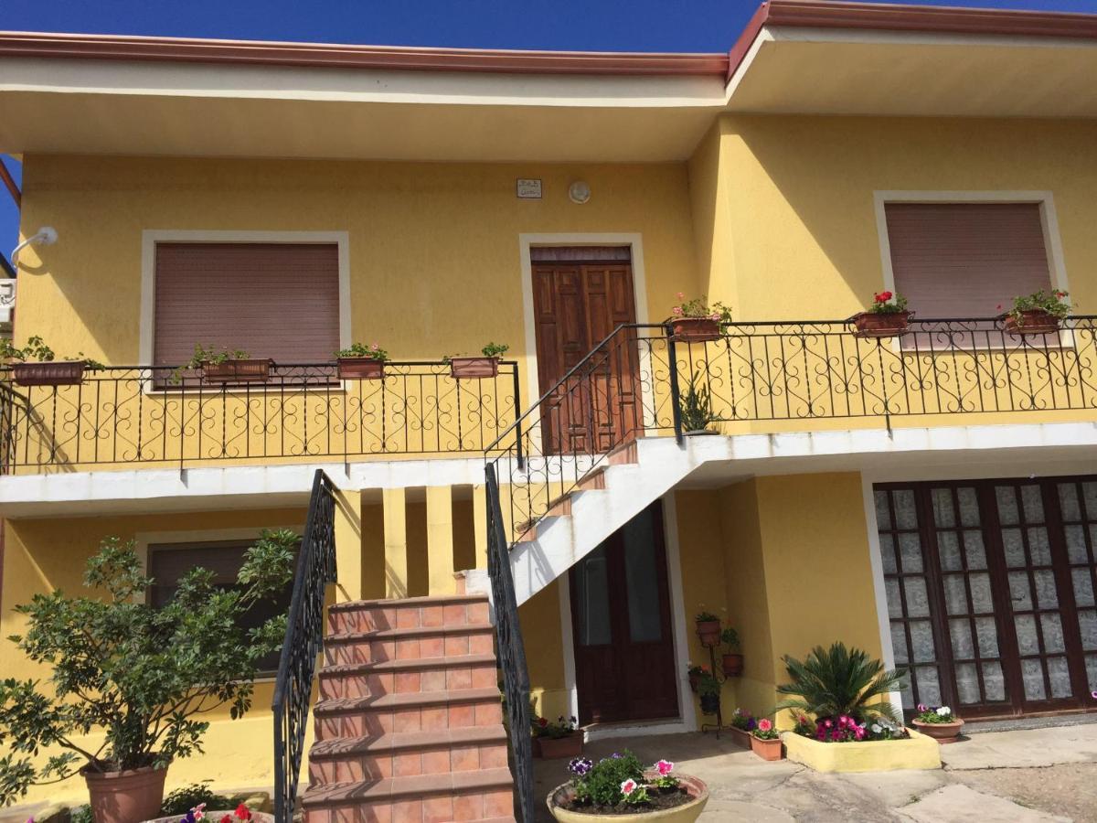 B&B Anna Piscinas Buitenkant foto