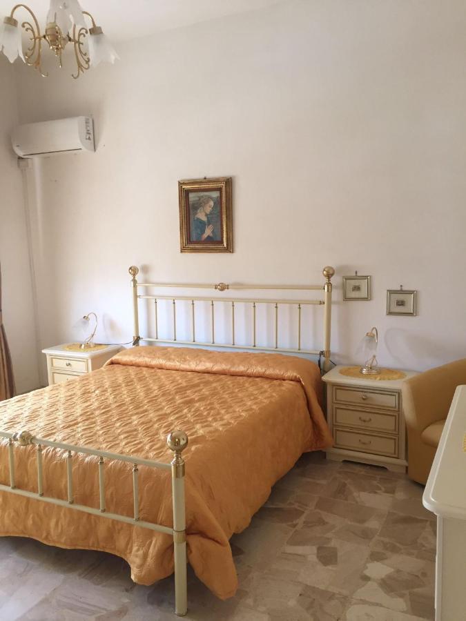 B&B Anna Piscinas Buitenkant foto