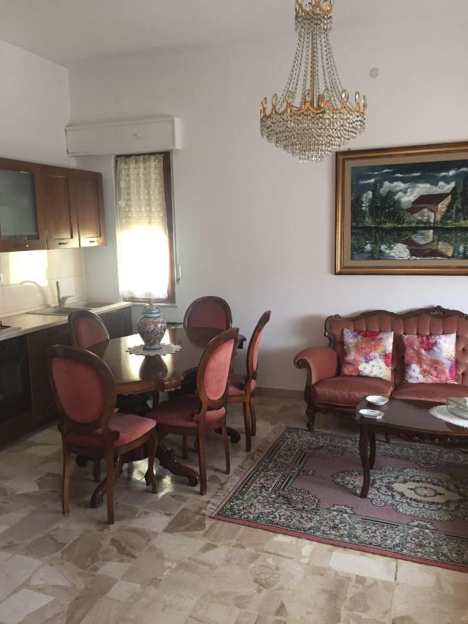 B&B Anna Piscinas Buitenkant foto