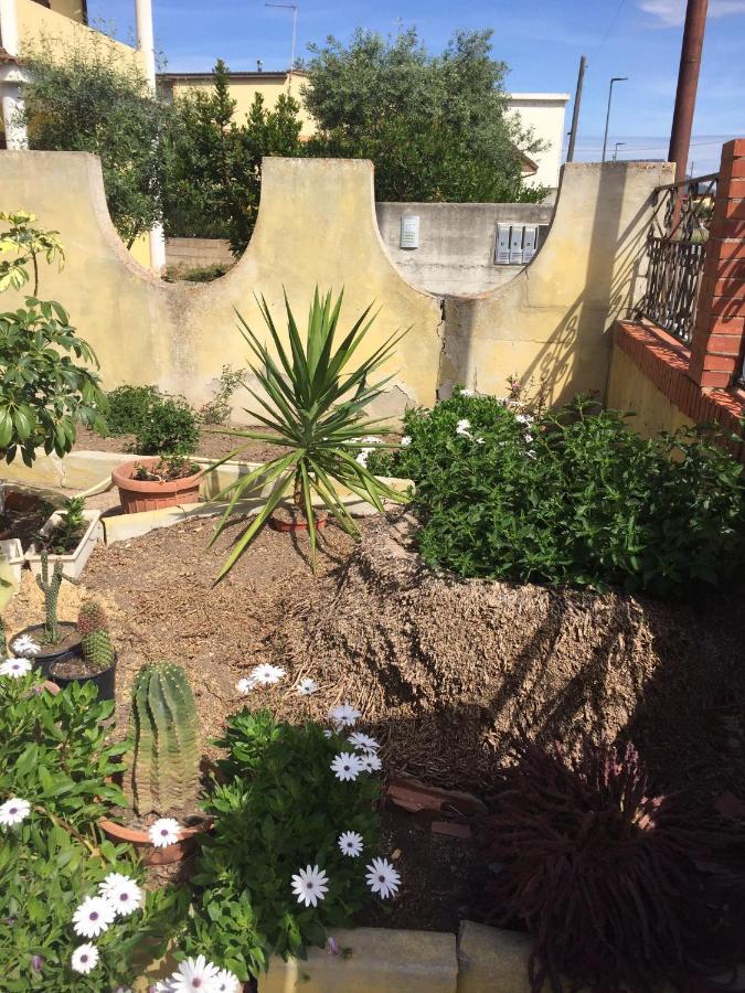 B&B Anna Piscinas Buitenkant foto