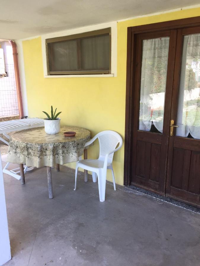 B&B Anna Piscinas Buitenkant foto