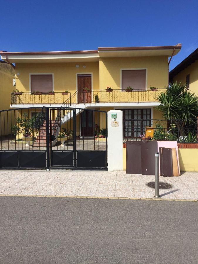 B&B Anna Piscinas Buitenkant foto