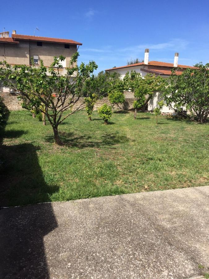 B&B Anna Piscinas Buitenkant foto