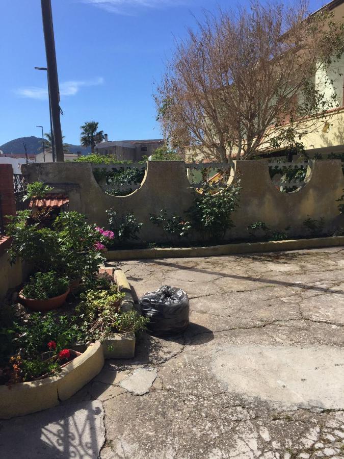 B&B Anna Piscinas Buitenkant foto